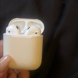 AirPods